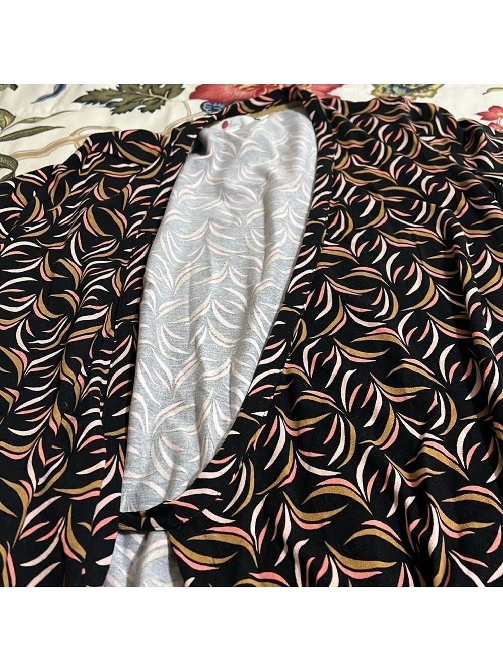 BODEN wrap dress in stylish print. Black/tan/light coral. Like new 8L - Picture 10 of 12